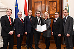 Vizepräsident Manfred Schubert-Zsilavecz, Hans-Joachim Böcking, Ralf Ewert, Landesrat Christopher Drexler, die hessische Staatssekretärin Bernadette Weyland, SOWI-Dekan Thomas Foscht und Vizerektor Peter Riedler 