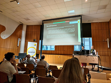 Vortragende der Konferenz bei der Präsentation ©Joel Högl