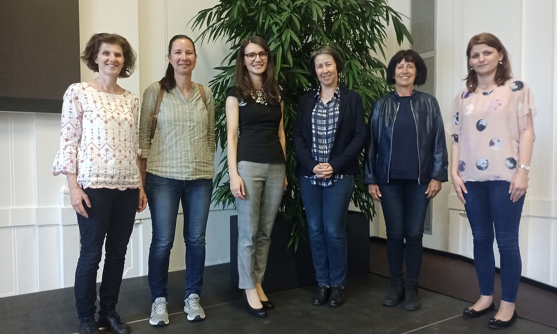 HS-Prof. Edvina Bešić feierte ihre Inauguration mit dem FZIB-Team; v.l.n.r. Heidi Kinast, Michaela Frieß, Edvina Bešić, Barbara Gasteiger-Klicpera, Andrea Holzinger, Katerina Todorova; Copyright: FZIB