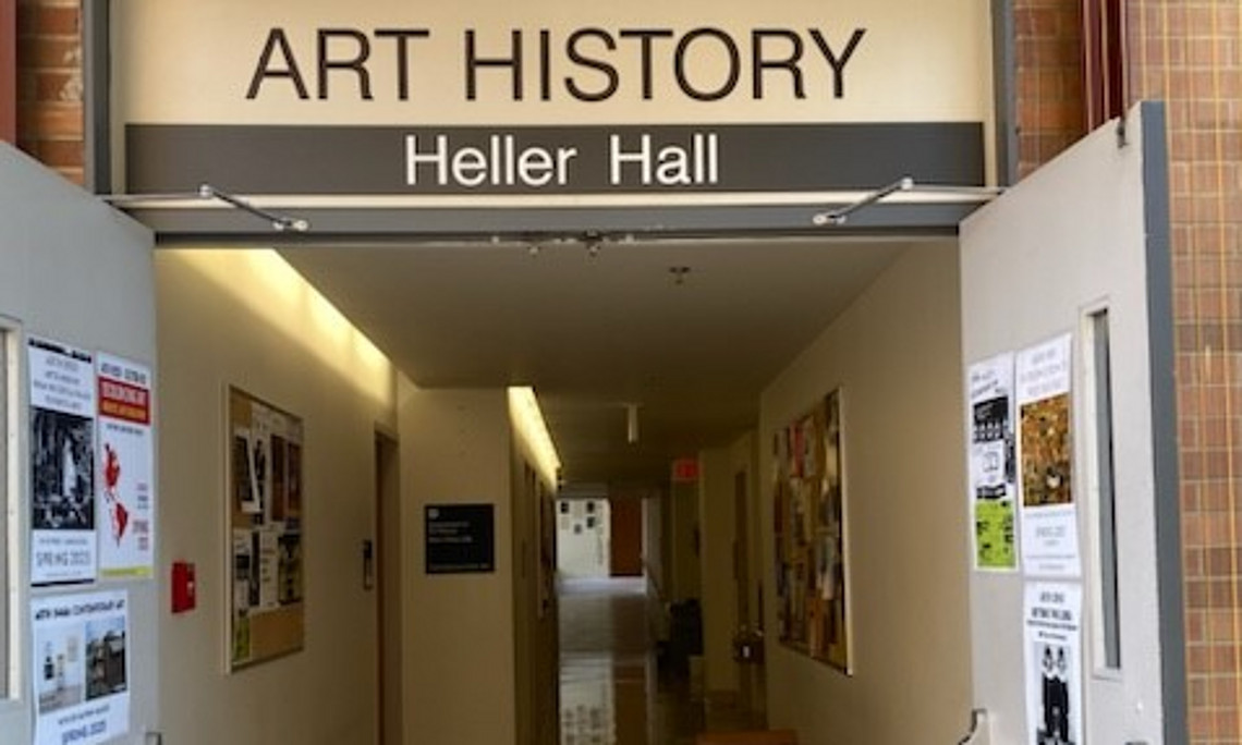 Eingang Heller Hall, University of Minnesota