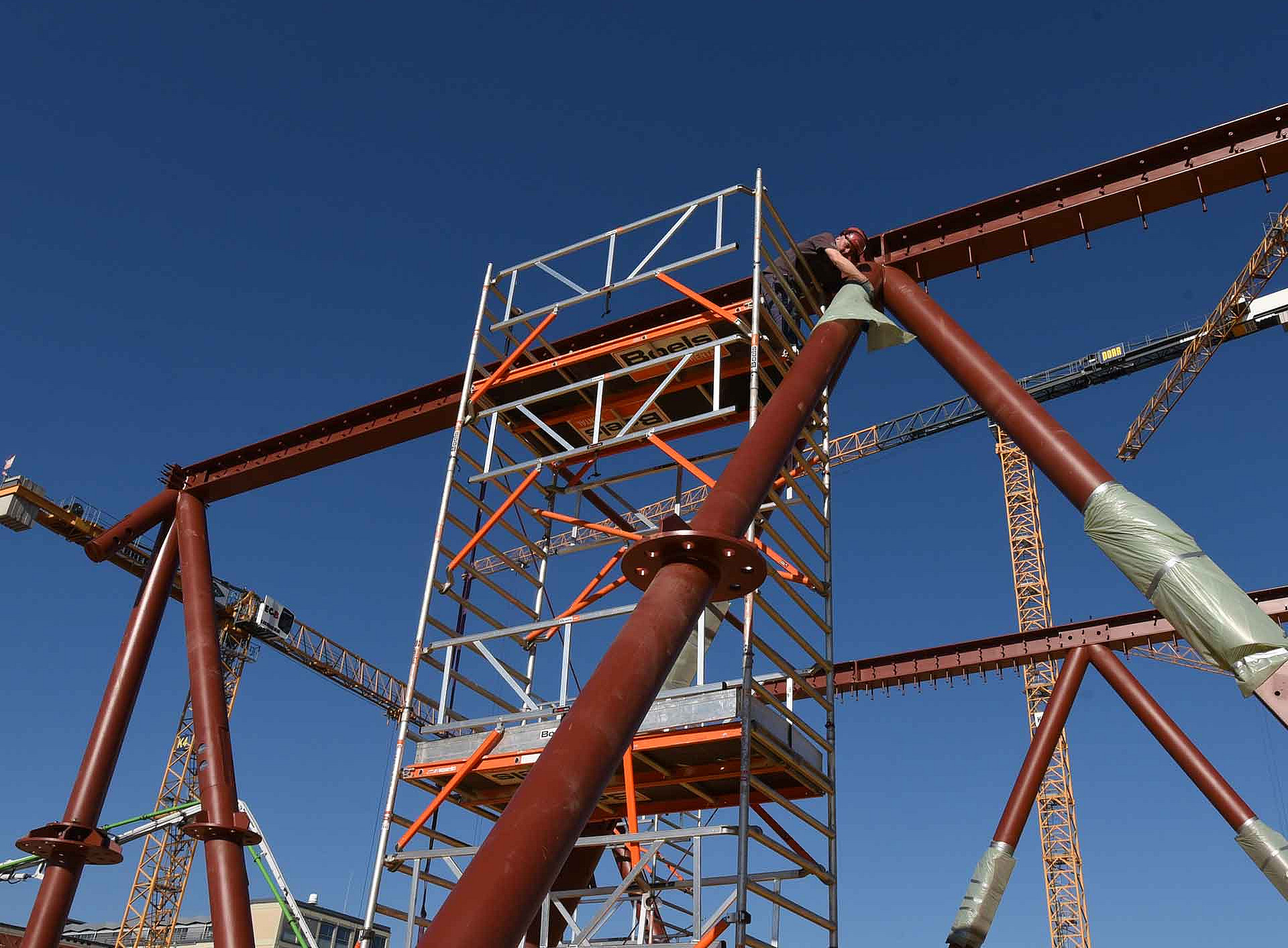 Stahlträger auf der Baustelle 