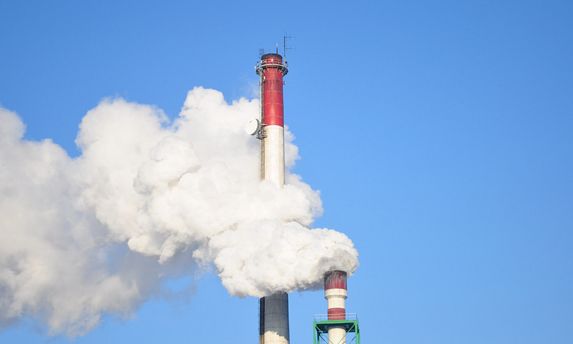 Abgase recyclen: Forscherinnen der Uni Graz haben eine Methode für die Industrie entwickelt, um Kohlendioxid statt Erdöl einzusetzen. Foto: Pixabay