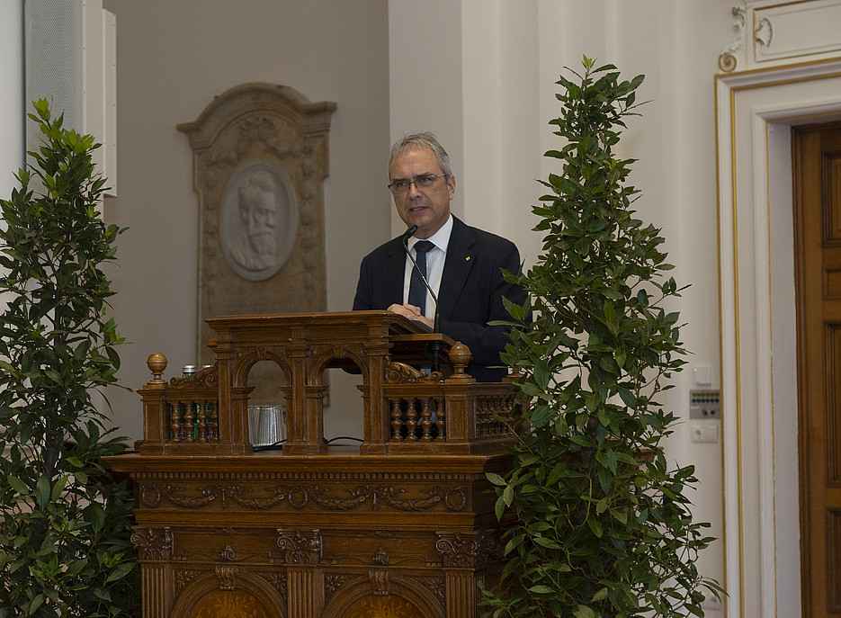 Mann am Podium ©Fotostudio Gasser