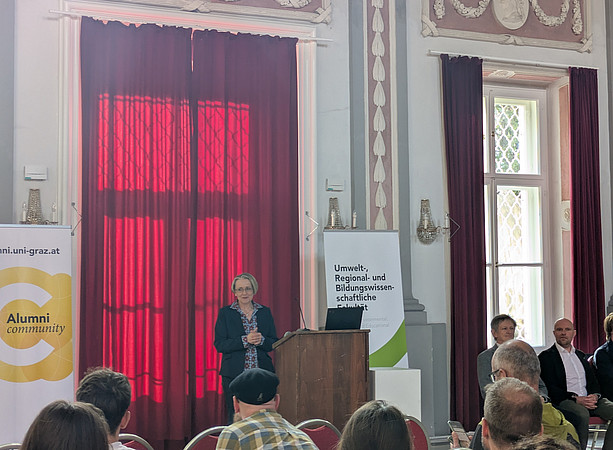 Dekanin Andrea Steiner bei ihrer Begrüßungsrede im Meerscheinschlössl. ©Mateja Marsel