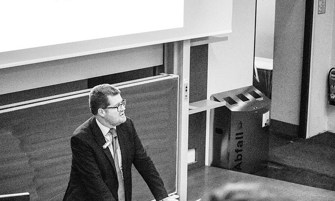 Stephan Kirste, Professor für Rechts- und Sozialphilosophie der Paris Lodron Universität Salzburg, sprach über das Menschenrecht auf Demokratie. Fotos: Héctor A. Morales Zúñiga 
