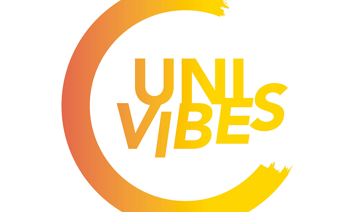 Logo in Kreisform mit dem Test "Uni Vibes"