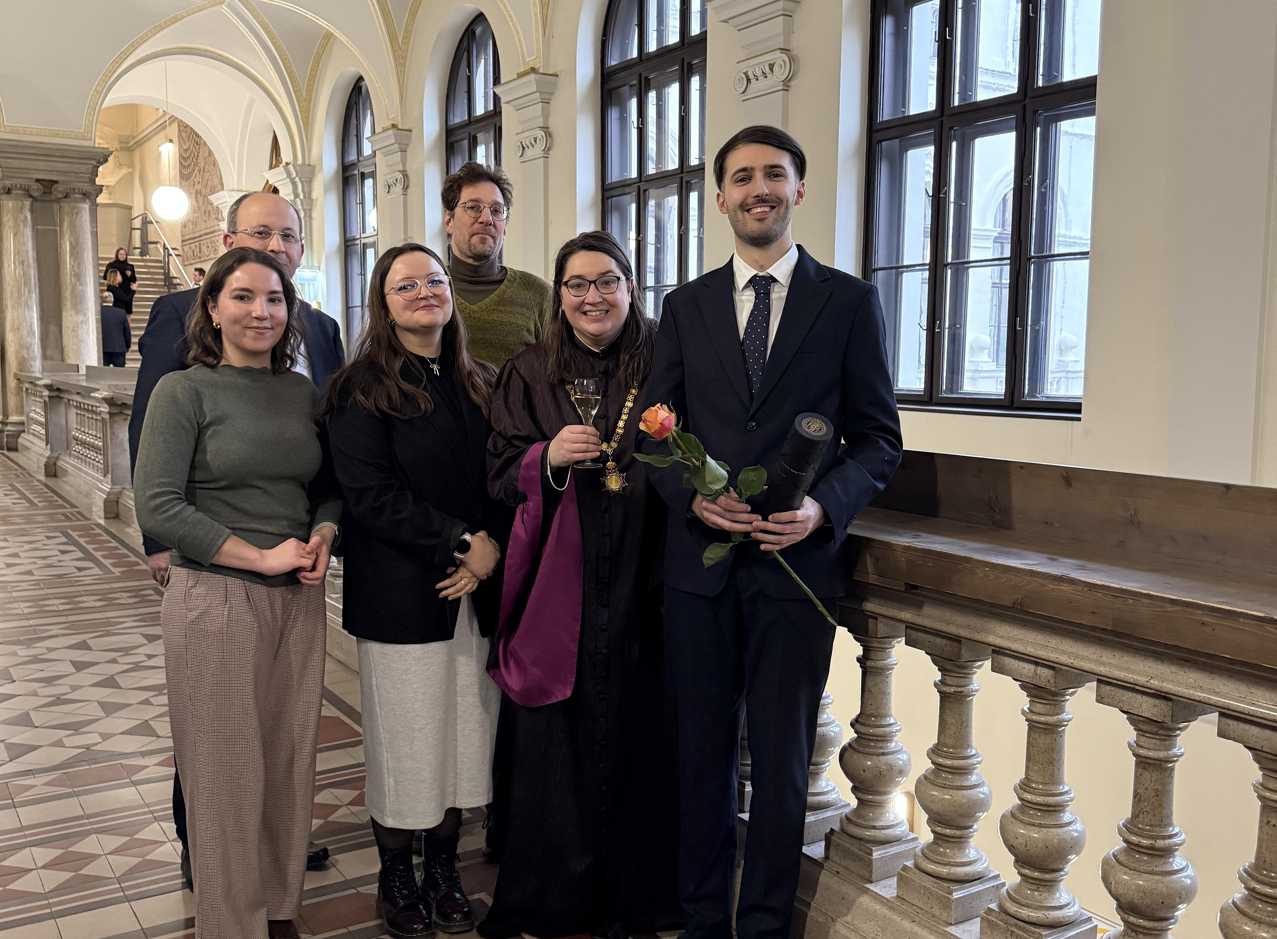 Bild des AT-Teams bei der Sponsion von Matej Papic 