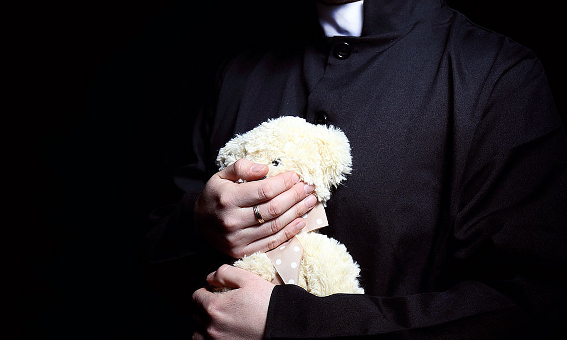 Wie man Missbrauch in der Kirche vermeiden kann, ist Thema einer Tagung an der Universität Graz. Foto: Shutterstock/ambrosinio