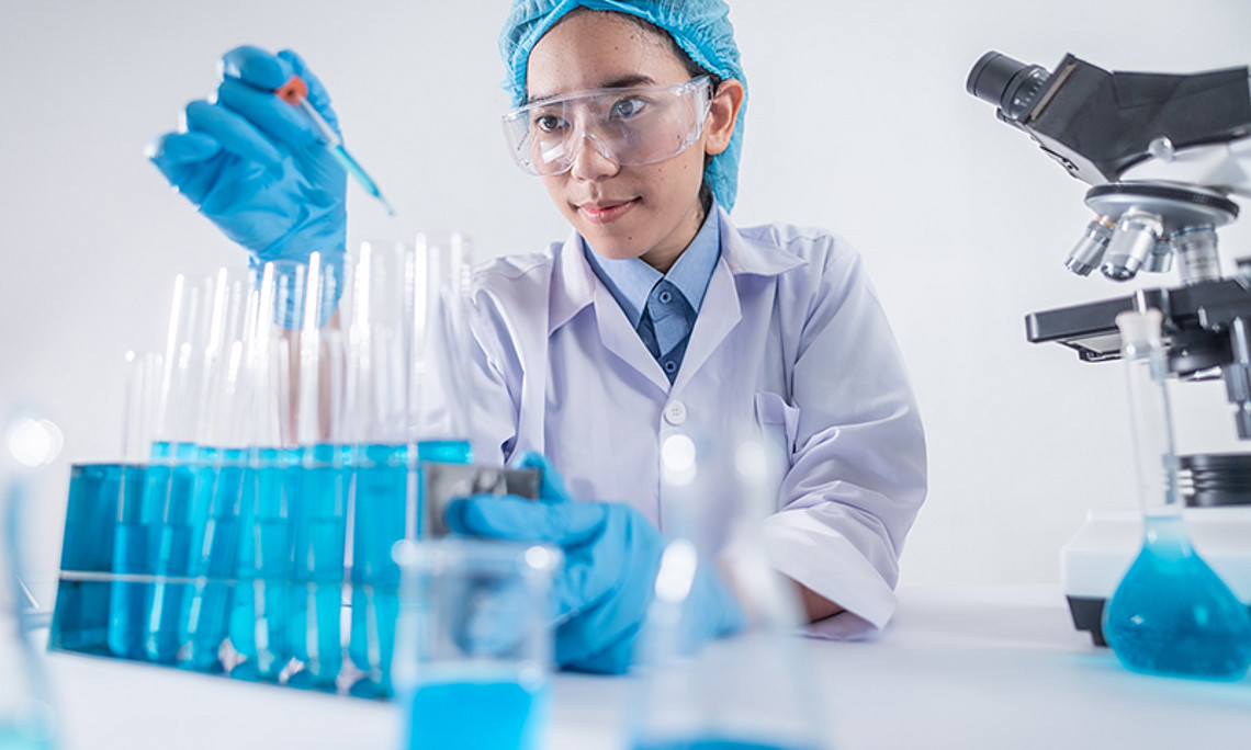 Hat die Pandemie die Pharmabranche effizienter gemacht? Diese und andere Fragen diskutiert der Strukturbiologe und Innophore-CEO Christian Gruber in der aktuellen Folge des Wissenschaftspodcasts "HörSaal: 15 Minuten Forschung". Foto: pexels.com. 