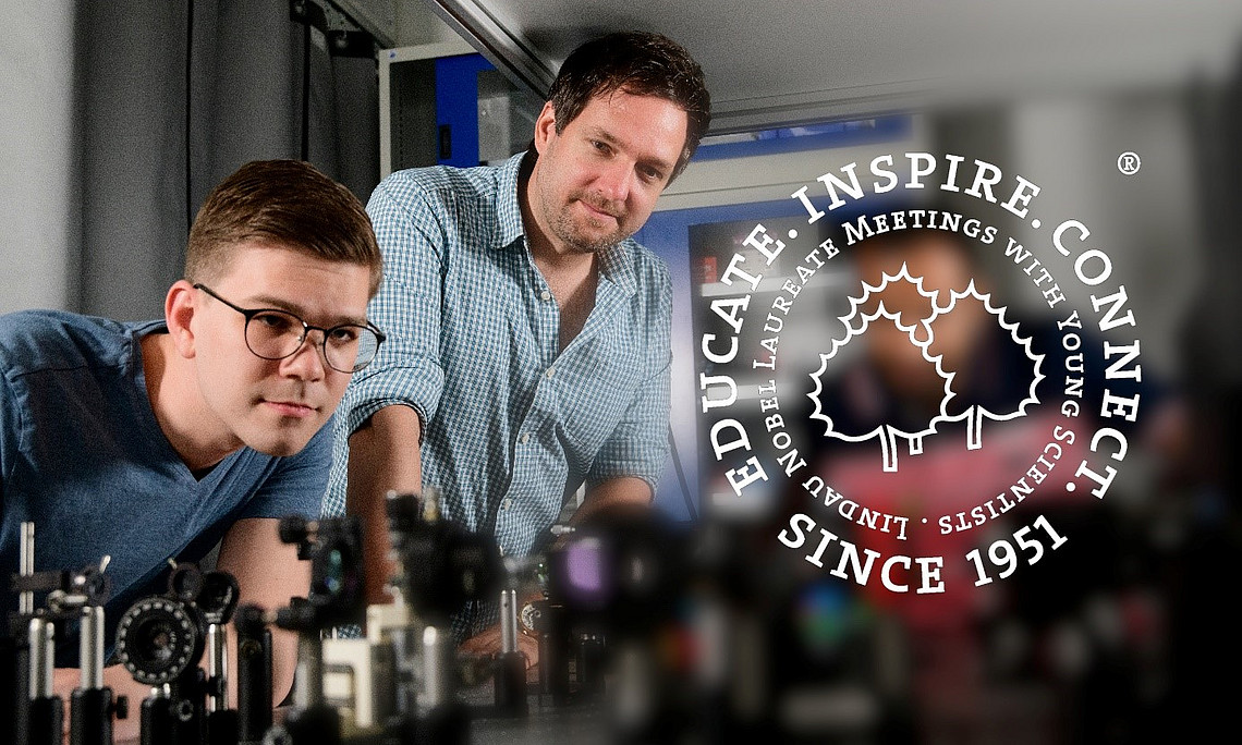 Dorian Brandmüller and Peter Banzer adjusting an optical setup. Photo: Uni Graz
