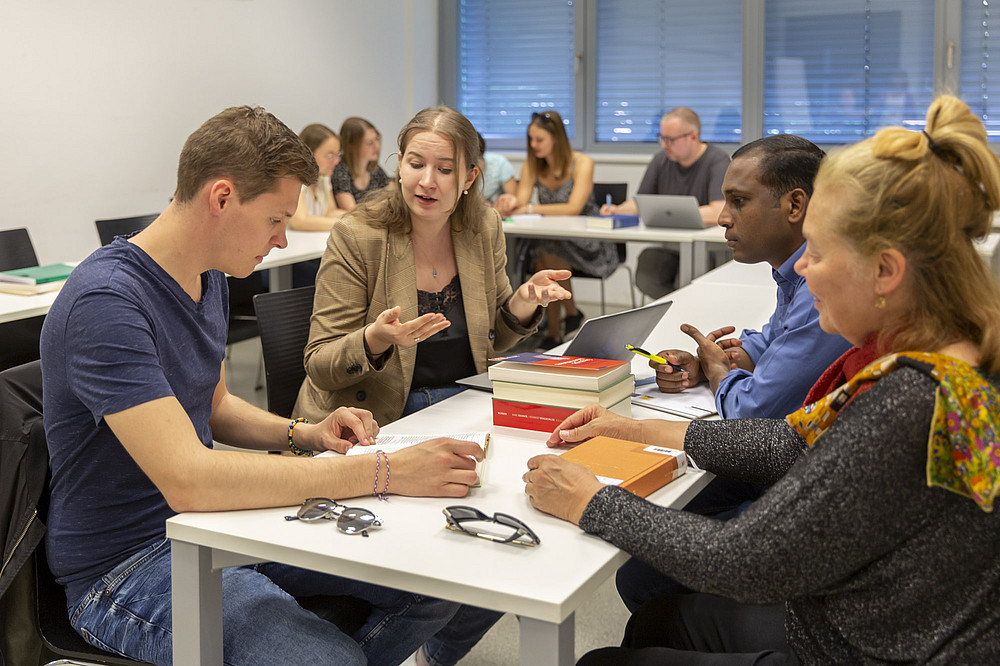 Studierende im Seminarraum ©Otmar Winterleitner