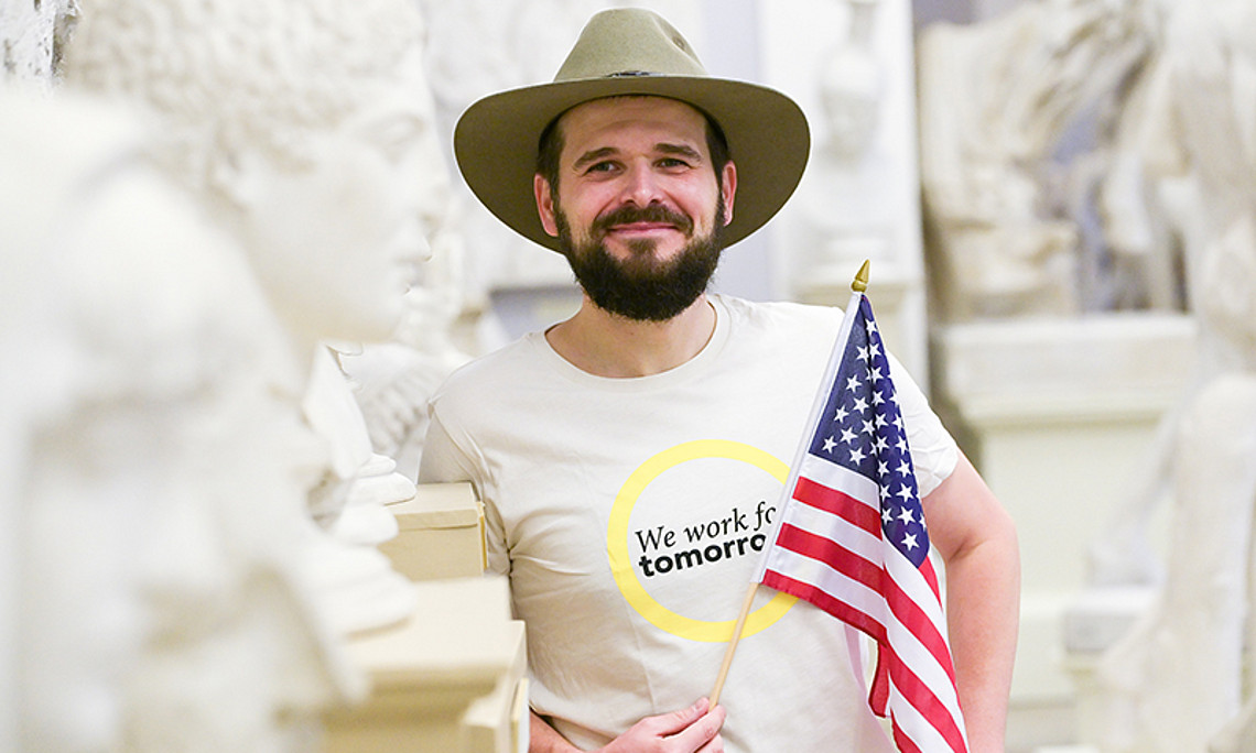 Der Amerikanist Stefan "Steve" Rabitsch moderiert die zweite Arqus Academic Debate am 29. Oktober 2020, die sich ebenfalls der US-Präsidentschaftswahl widmet. Foto: Uni Graz/Tzivanopoulos. 