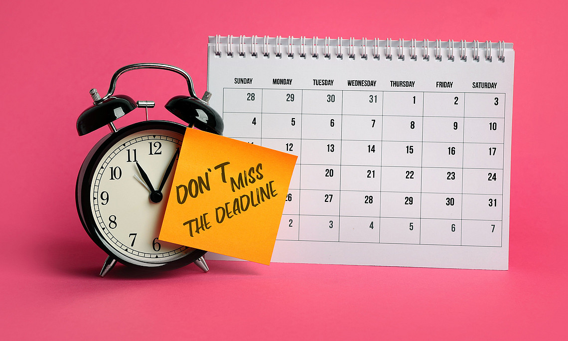 Wecker mit Kalender und Deadline