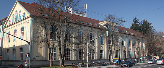 Wall-Gebäude in der Merangasse 70, Sitz des Instituts für Slawistik