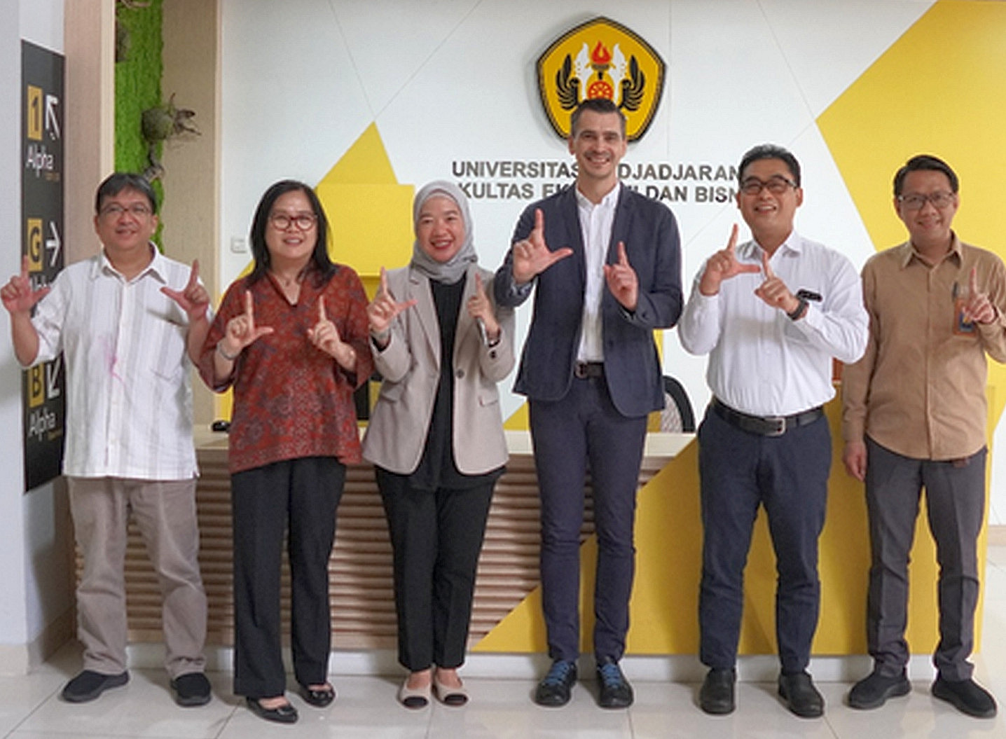 Dr. Hirt mit Indonesischen Gastgebern 