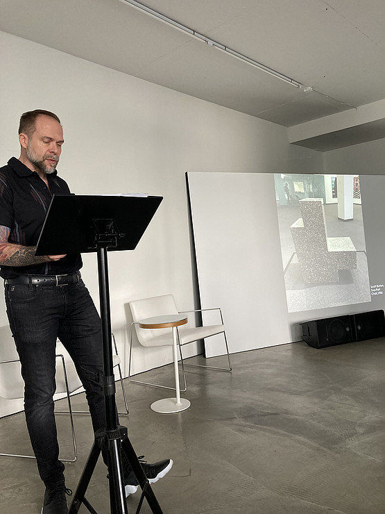 David Getsy: "Abstraction, camouflage, and Identity: Scott Burton’s sculpture and other forms of queer abstraction " (Statement)