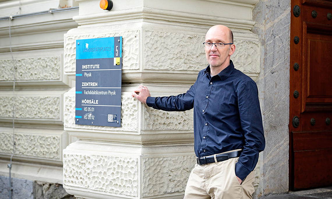 Physisist Peter Puschnig in front of his institute building.