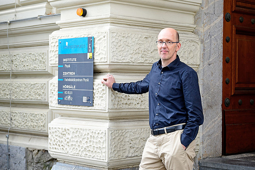 Physisist Peter Puschnig in front of his institute building.