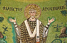 St. Apollinaris in gold& weißer Priestergewand 