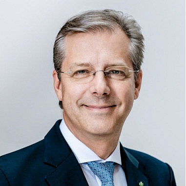 KR Mag. Klaus Scheitegel, Generaldirektor Grazer Wechselseitige Versicherung AG ©Ralph Koenig-wildundwunderbar KR Mag. Klaus Scheitegel, Generaldirektor Grazer Wechselseitige Versicherung AG, Klaus Scheitegel im Portraitfoto ©Ralph Koenig-wildundwunderbar