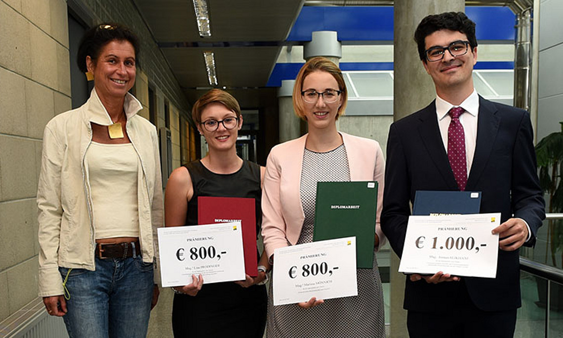 Brigitta Lurger, Lisa Prodinger, Marissa Mönnich und Armin Alikhani (v.l.). Verena Habersatter konnte bei dem Fototermin nicht anwesend sein. Foto: Uni Graz/Leljak. 
