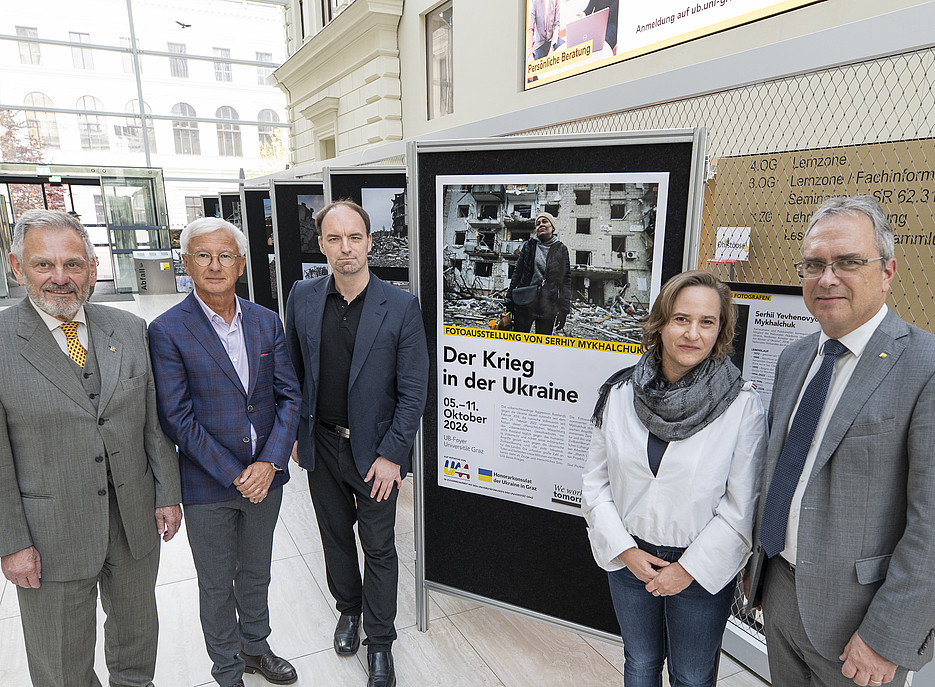 Fotoausstellung "Der Krieg in der Ukraine" in Graz mit Serhii Mykhalchuk und Ehrengästen