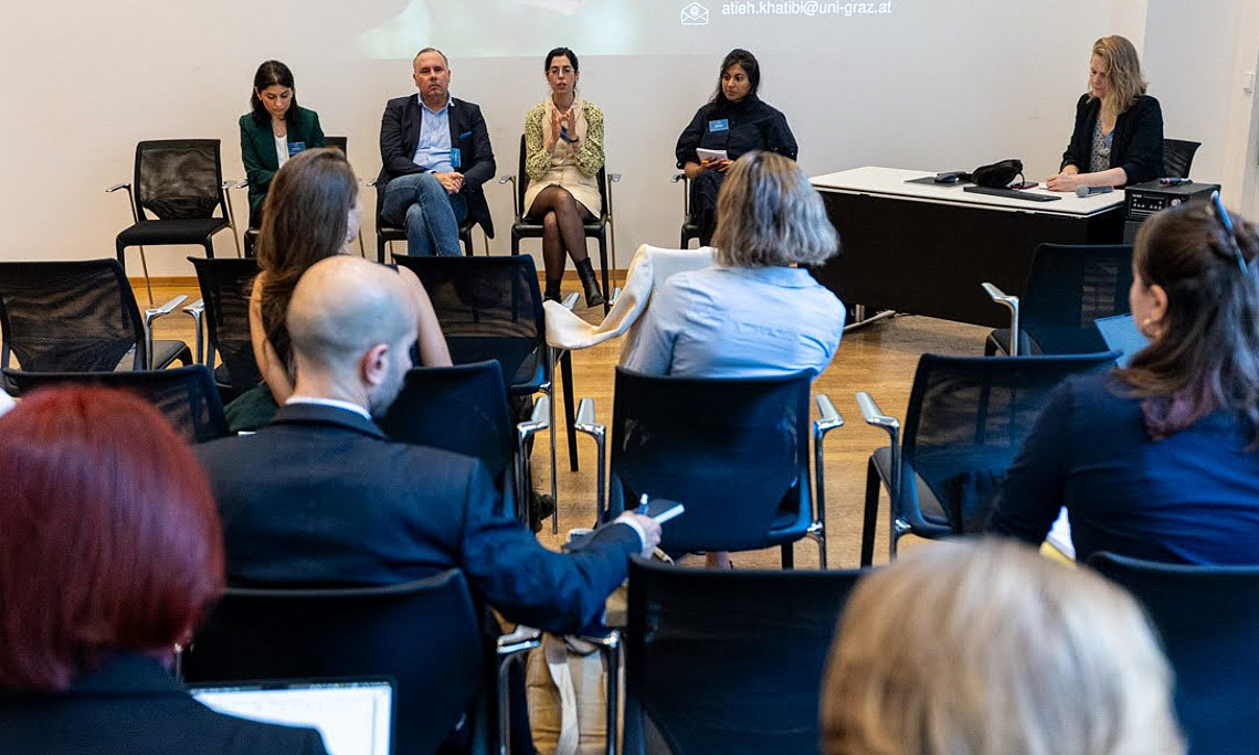 Khatibi und Ruppel beim Vortrag in Berlin