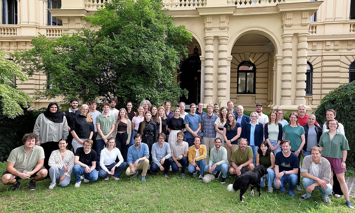 Group photo of the Wegener Center team in front of the villa on Brandhofgasse, where the facility is located.