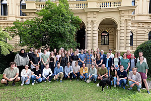 Group photo of the Wegener Center team in front of the villa on Brandhofgasse, where the facility is located.