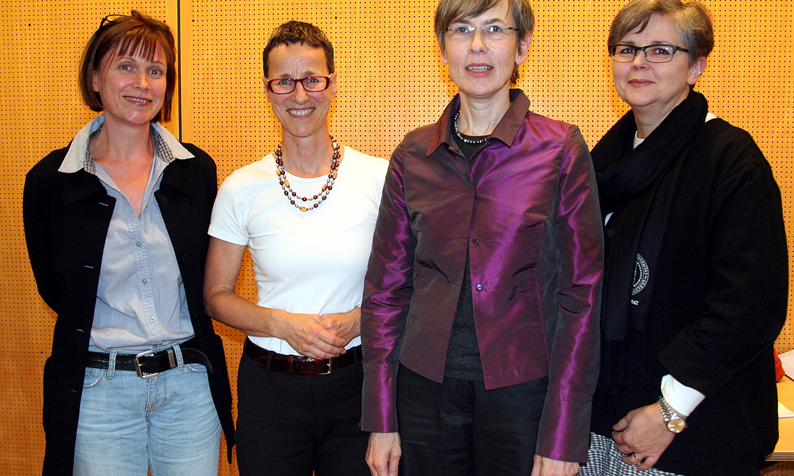 Barbara Hey, Leiterin der Koordinationsstelle für Geschlechterstudien, Frauenforschung und Frauenförderung, Sylvia Titze, Leiterin des Instituts für Sportwissenschaft, Aigner-Rollett-Gastprofessorin Ilse Hartmann-Tews und Vizerektorin Renate Dworczak (