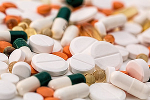 Das Verfahren der kontinuierlichen Synthese macht die Herstellung pharmazeutischer Wirkstoffe kostengünstiger, umweltfreundlicher und weniger ortsgebunden. Foto: pixabay