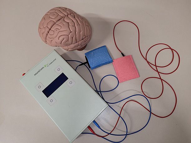 A device for transcranial direct current stimulation ©Silvia Kober