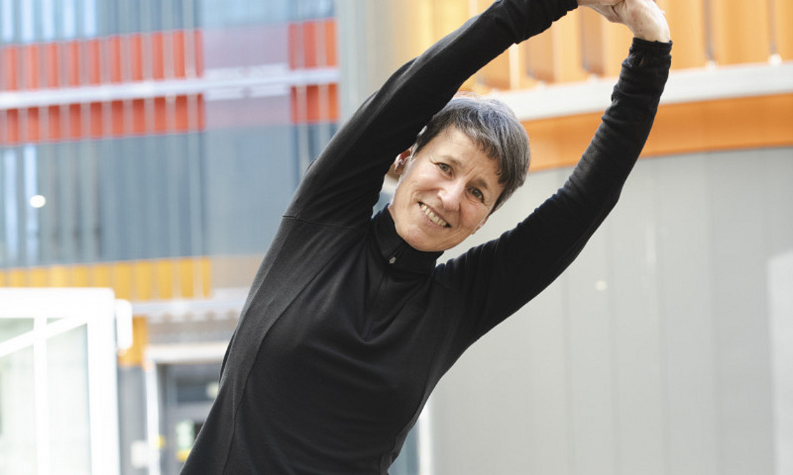 Wer mehr Bewegung in den Alltag bringen möchte, braucht den Willen und einen Plan, weiß Sportwissenschafterin Sylvia Titze. Im AirCampus-Interview erklärt sie, wie es mit beidem klappt. Foto: Uni Graz/Tzivanopoulos. 