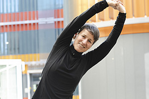Wer mehr Bewegung in den Alltag bringen möchte, braucht den Willen und einen Plan, weiß Sportwissenschafterin Sylvia Titze. Im AirCampus-Interview erklärt sie, wie es mit beidem klappt. Foto: Uni Graz/Tzivanopoulos. 