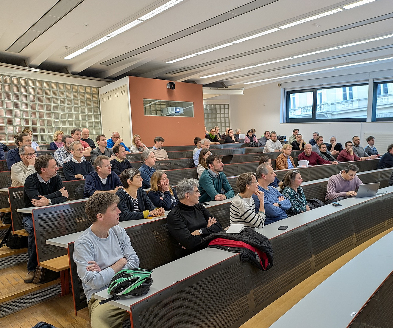 Hörsaal mit Menschen
