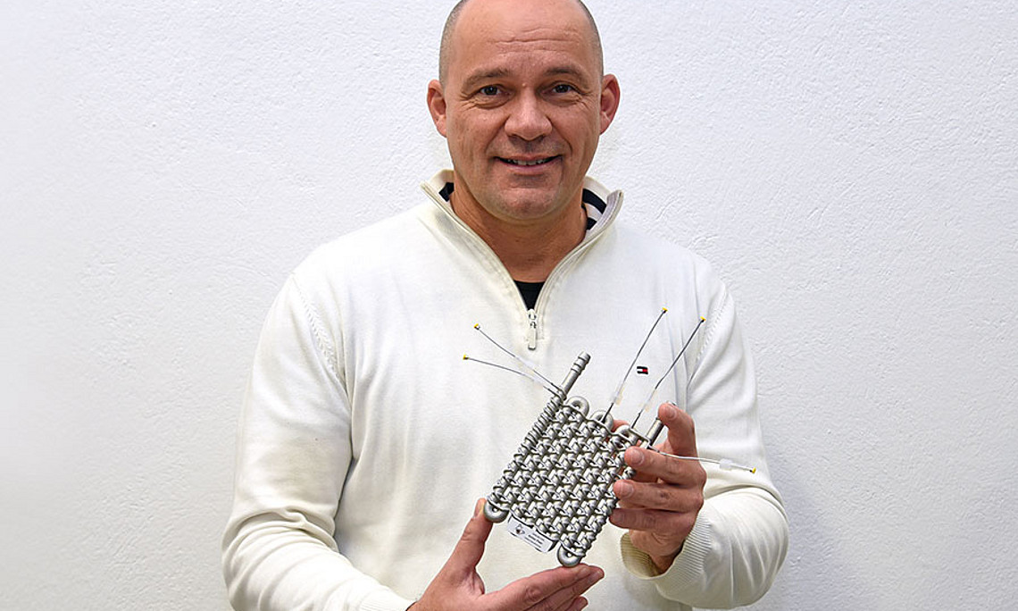 C. Oliver Kappe forschte an der Entwicklung eines neuartigen Flow-Reaktors, der von der Firma Anton Paar im 3D-Druck produziert wurde. Foto: Uni Graz/Pichler