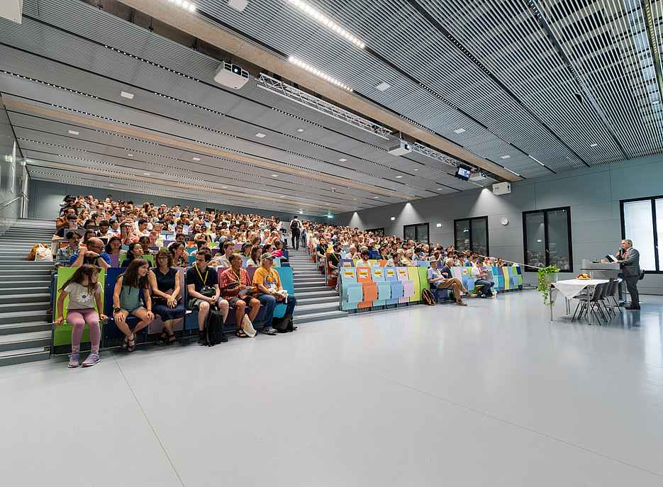 Ein Hörsaal voll mit menschen ©Uni Graz/Angele