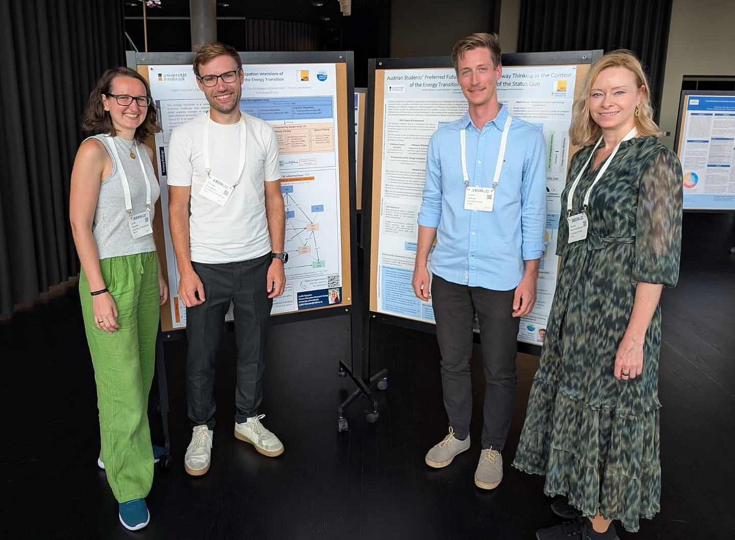 Judith Flatscher und Thomas Schubatzky von der Universität Innsbruck gemeinsam mit Claudia Haagen-Schützenhöfer und Florian Lienhart bei der ESERA CONFERENCE 2025 in Kopenhagen ©Sarah Wildbichler 