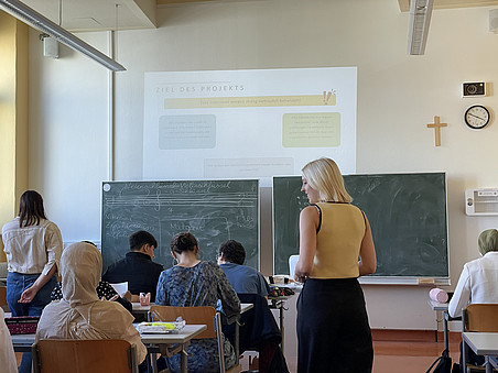 Das Gedächtnis des Klassenzimmers. Multidirektionales Erinnern in Grazer Schulen. 