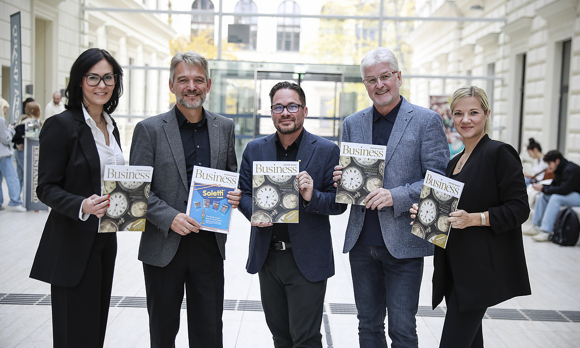 Am Foto (v.l.): Business Monat-Geschäftsführerin Mag. Nicole Niederl, Prof. Krautzer, Prof. Iber, Prof. Reisinger, Chefredakteurin Lissi Stoimaier.