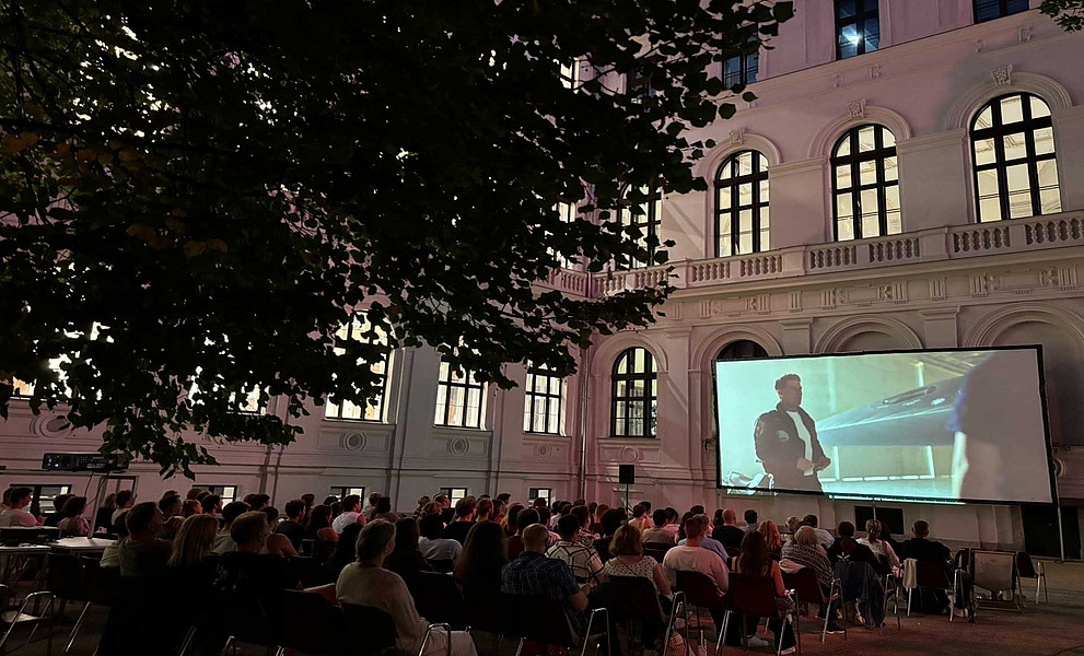 Kino im Innenhof