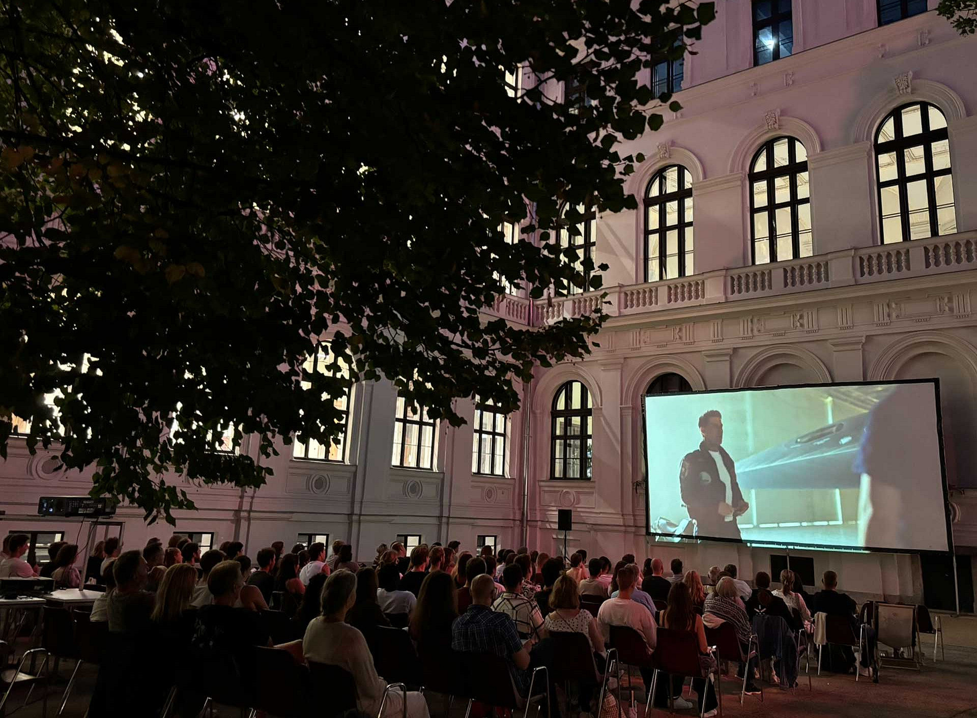 Kino im Innenhof ©Uni Graz/Schweiger