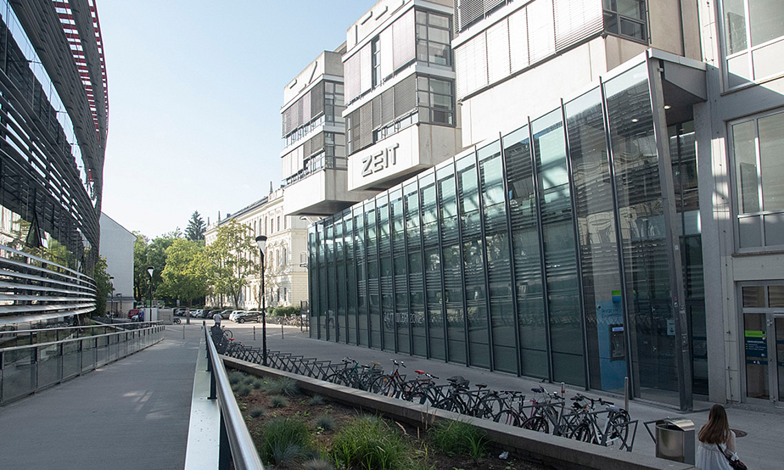 Das war einmal... Heute sind hier die Sanierungsarbeiten der Magazindecke der Bibliothek schon im vollen Gange. Was sich in den nächsten Monaten sonst noch so am Campus tut, gibt es im AirCampus zu hören. Foto: Uni Graz/Schweiger. 