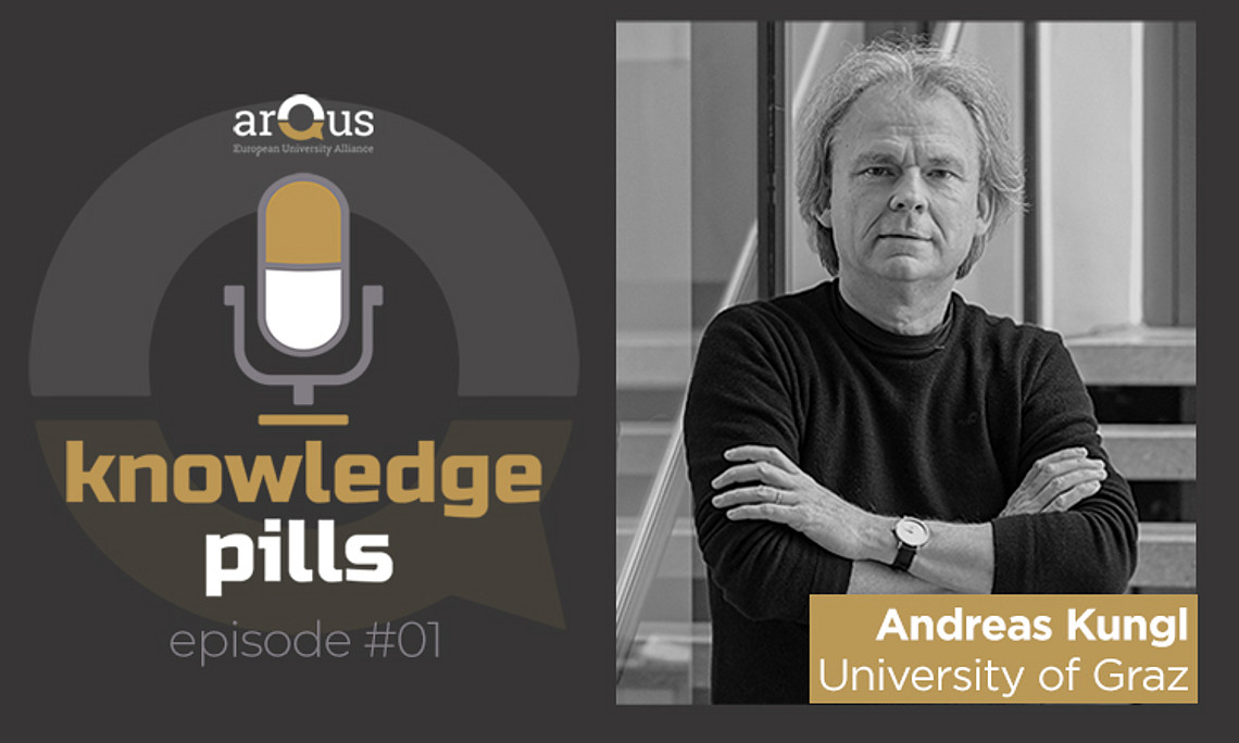 Andreas Kungl spricht in der ersten Folge von Arqus Knowledge Pills über das Stop Covid-19 Forschungsprojekt und die begleitende Fundraising-Kampagne. Foto: Uni Graz/Tzivanopoulos; Design: Universität Granada. 
