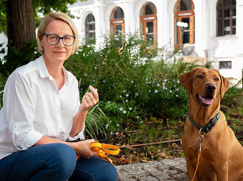 Elke Handl-Prutsch mit Hund ©Uni Graz Radlinger