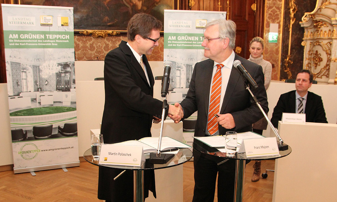 Vizerektor Polaschek (links) und Landtagspräsident Majcen besiegelten die Kooperation