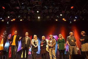 Science-Slam-Promotor Bernhard Weingartner, Manfred Hartbauer (Uni Graz), Marie-Therese Philipp (TU Wien), Lisa Zimmermann (FH Joanneum), Kurt Ebeleseder (Med Uni Graz), Ida Aringer (Med Uni Graz), Reinhold Scherer (TU Graz) und Kunstuni-Rektorin Elisabet