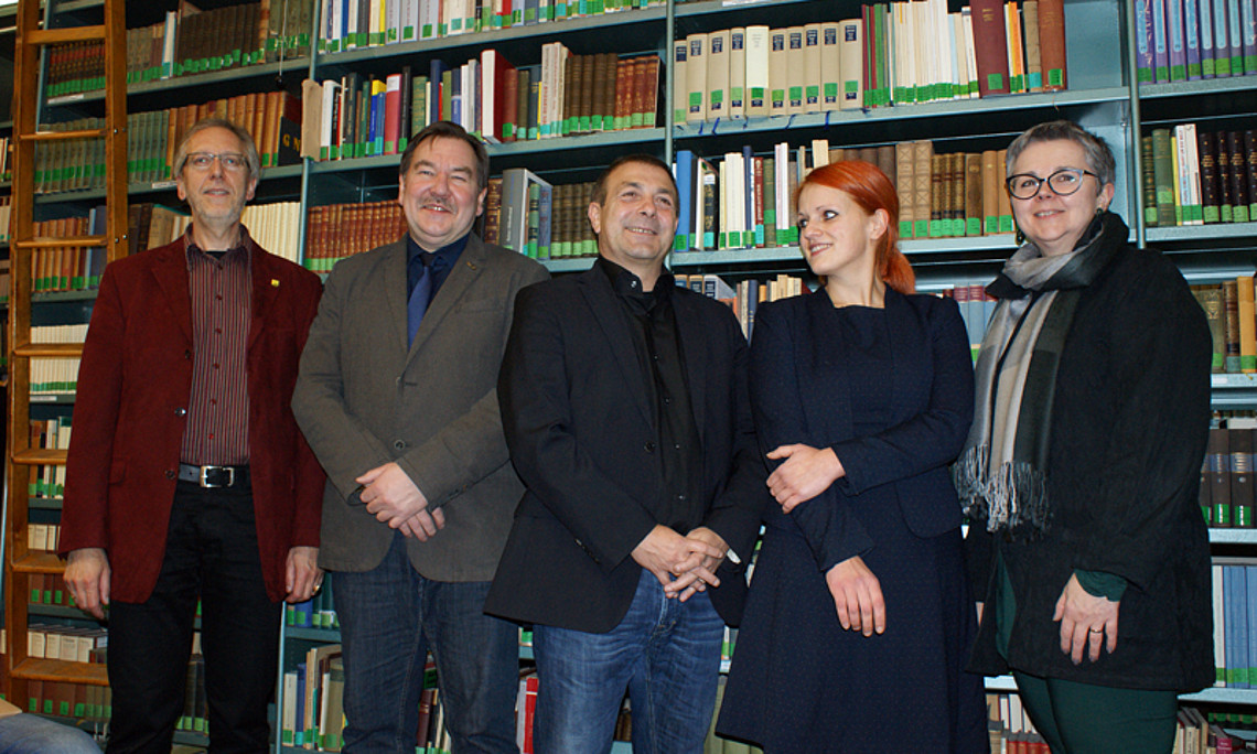 Wernfried Hofmeister, Thomas Bein, GEWI-Vizedekan Arne Ziegler, Projektkoordinatorin Ylva Schwinghammer und Vizerektorin Renate Dworczak (v.l.). Foto: Hofmeister