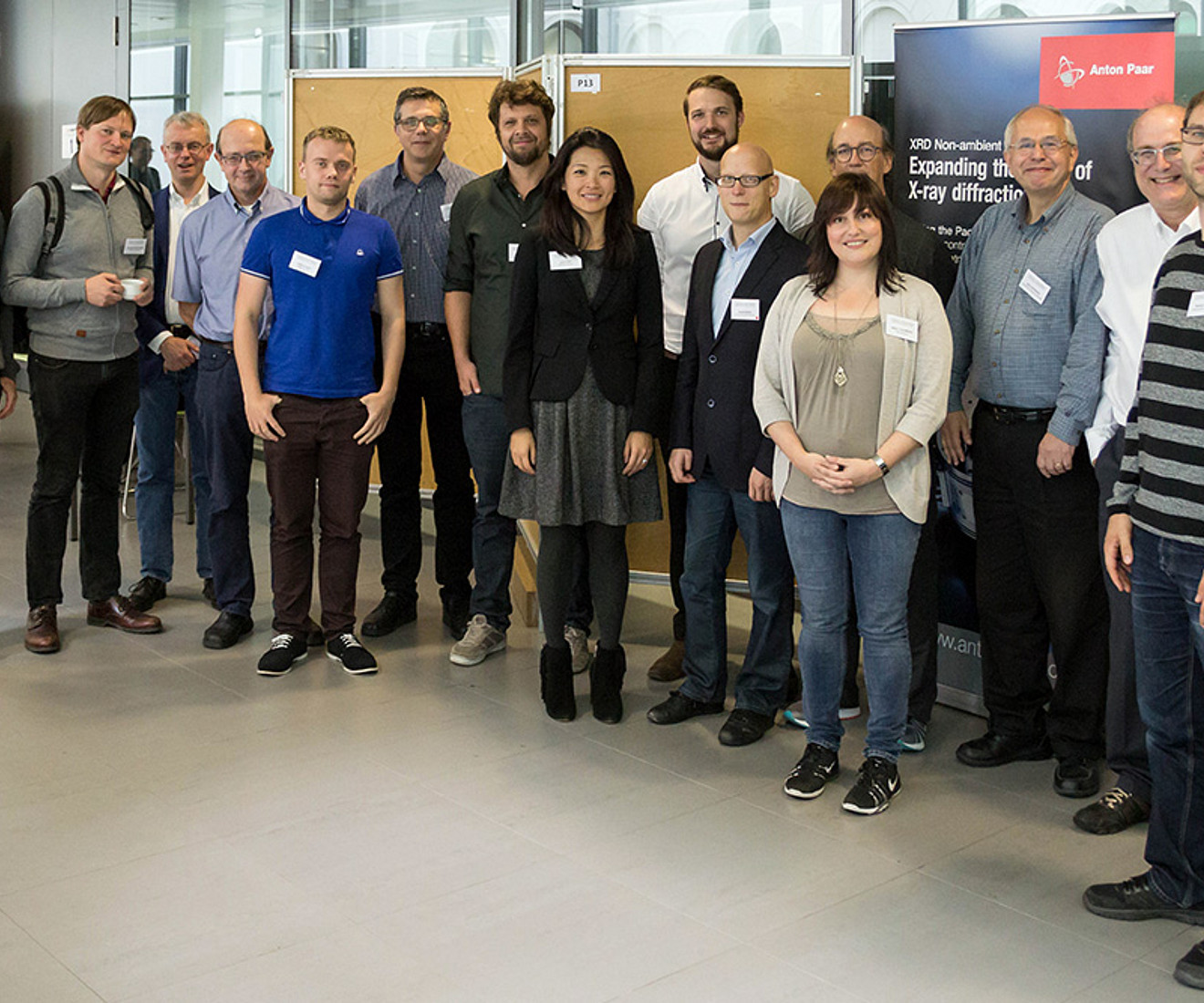 Erforschen, wie man Moleküle manipuliert: Vortragende und die Workshop-OrganisatorInnen Daniel Boese (6. v. r.), Oliver Werzer (7. v. l., beide Uni Graz), Roland Resel (5. v. l.), Oliver Hofmann (l., beide TU Graz) sowie Andrew Jones (5. v. l., Anton Paar). Foto: Pachmajer