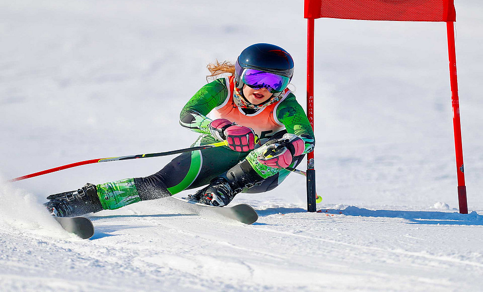 Skirennläuferin auf der Piste